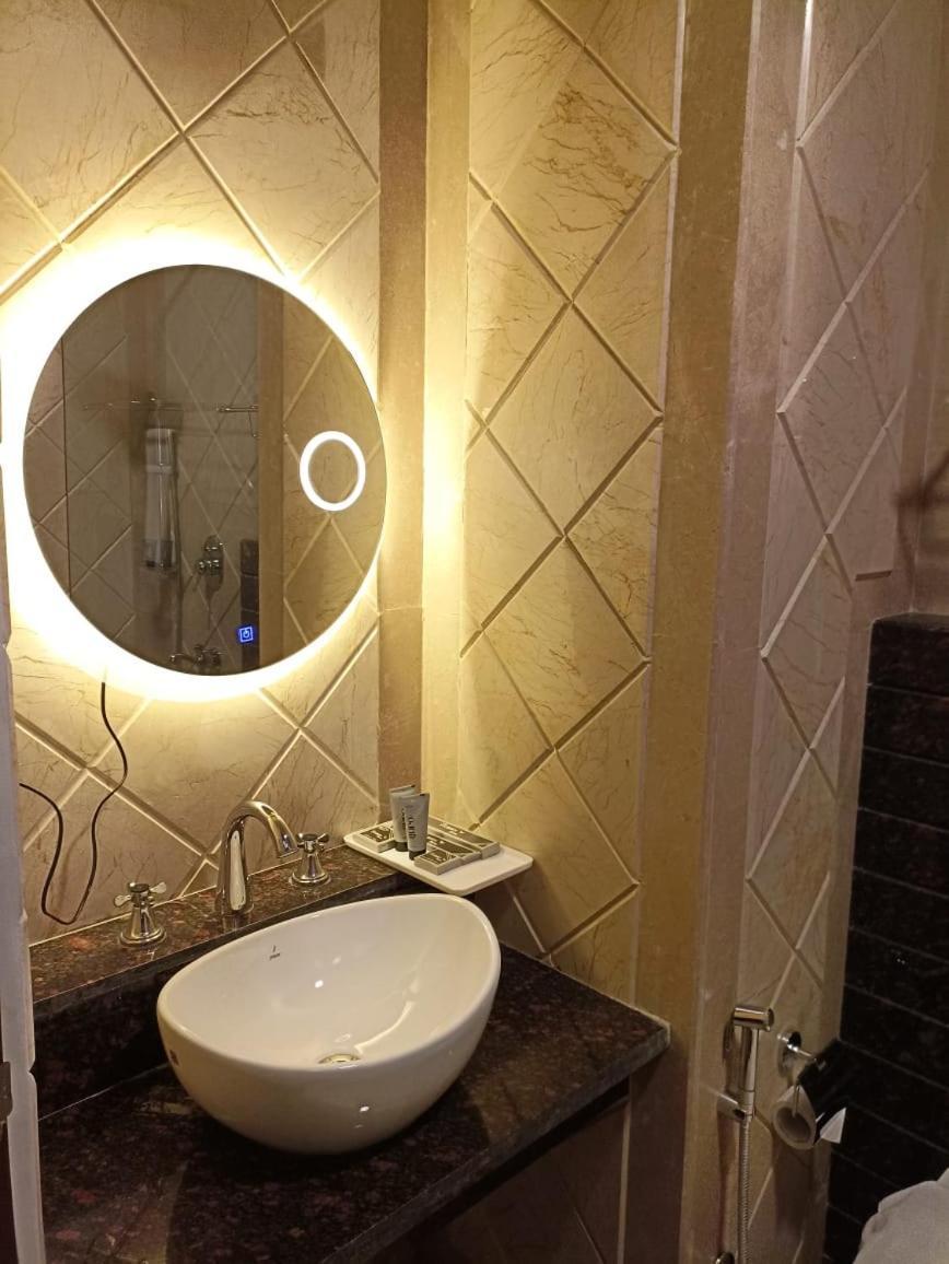 Hotel Vivaan Regency Haridwār Екстериор снимка